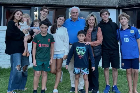 Pampita y Roberto García Moritán pasaron un fin de semana en familia en el Castillo Duhau Pampita y su marido pasaron unos días en familia en un castillo en la Lucila del Mar.