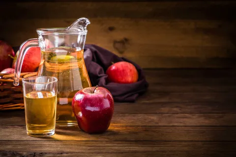 Infusión de vinagre de manzana: puede ser un remedio casero y te contamos para qué El vinagre de manzana puede ayudar a desintoxicar el cuerpo.