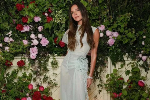 El cumpleaños número 50 de Victoria Beckham : el baile de las Spice Girls y Tom Cruise rescató a un paparazzi Victoria Beckham festejó su cumpleaños número 50 con una fiesta de lujo