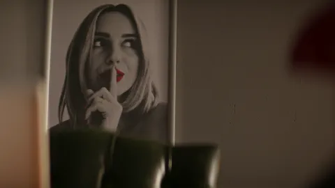 Netflix estrenó Ashley Madison, el polémico documental sobre el peor escándalo sexual de la historia Ashley Madison: sex, lies and scandals es el nuevo polémico documental de Netflix.