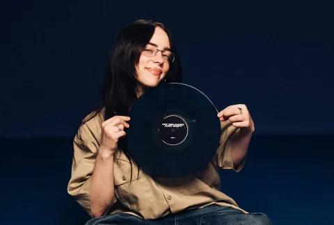 Billie Eilish rompe sus propios récords con el estreno de su nuevo disco, Hit Me Hard and Soft Billie Eilish con su nuevo álbum, Hit Me Hard and Soft.