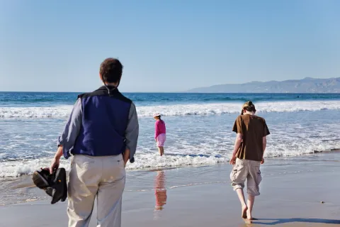 Escapadas para el finde largo de junio: 5 playas cercanas a la capital para relajarse 5 playas cerca de CABA ideales para una escapada de finde largo.