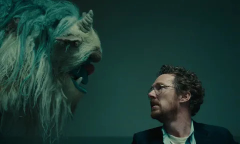 Netflix estrenó la nueva serie de Benedict Cumberbatch: qué tenés que saber sobre Eric Benedict Cumberbatch es el protagonista Eric, de Netflix.