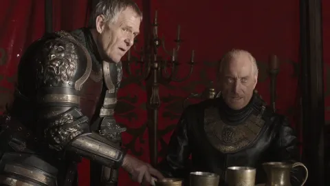 Ian Gelder y Charles Dance en una escena de la serie Game of Thrones (Juego de Tronos).