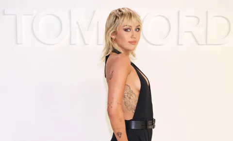 Así es el wolf cut: el corte de pelo que se impuso como tendencia para este 2024 Miley Cyrus fue una de las primeras celebrities en animarse a usar el "wolf cut".