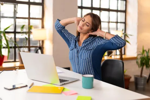 ¿Usás mucho la laptop? Fijate de estar haciendo estas cosas básicas 4 cosas a tener en cuenta para que la laptop no te genere malestares.