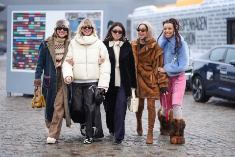Tendencias invierno 2024: 10 looks súper cancheros para esta temporada Street style en la semana de la moda de Copenhague.