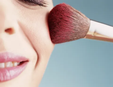 Cómo son los pigmentos naturales que se utilizan como una alternativa al maquillaje tradicional Los pigmentos naturales son una tendencia que crece muchísimo entre quienes buscan una alternativa a las marcas comerciales.