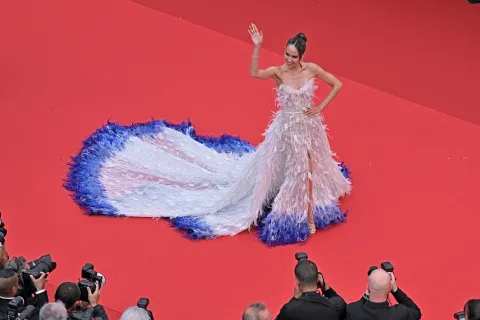 De Meryl Streep a Heidi Klum: los mejores looks de la apertura del Festival de Cannes Cinta Laura Kiehl en el screening de "Le Deuxième Acte" en el Festival de Cannes