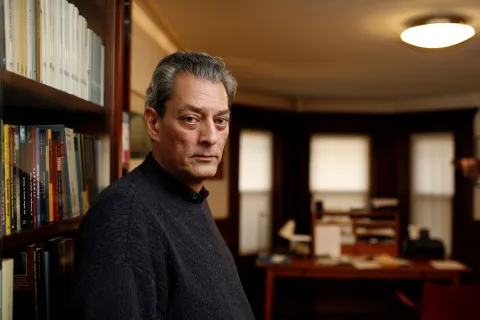 Murió Paul Auster: la historia de uno de los escritores norteamericanos más brillantes de su generación Paul Auster en su casa de Brooklyn, Nueva York.