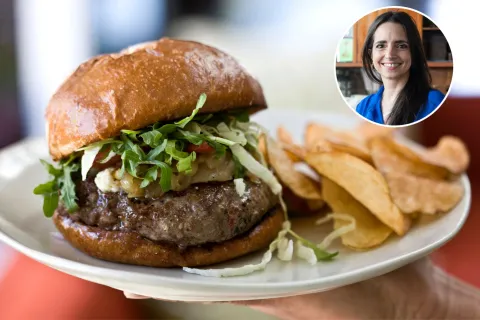 Cómo hacer hamburguesas caseras: la receta de Paulina Cocina Paulina Cocina: receta de sus hamburguesas caseras.