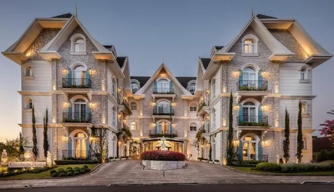 El mejor hotel del mundo 2024 está a 1400 km de Buenos Aires: cuál es y cuánto cuesta hospedarse hotel-colline-de-france.jpg
