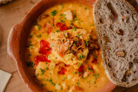 25 de Mayo foodie: los mejores 10 lugares para disfrutar comidas patrias Nuestros elegidos de comidas patrias para este 25 de mayo.