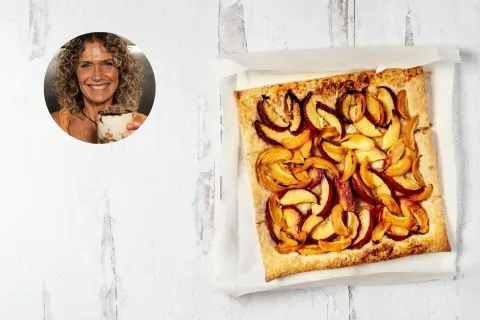 El truco para hacer la tarta de duraznos memorable de Maru Botana Maru Botana te cuenta cómo tenés que mezclar la masa para que te quede crocante e impecable.