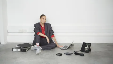 Office core: 4 looks de Bernarda Cella con los que imponen tendencia “Mi estilo no lo pienso tanto, me sale como natural. Me decían ‘la Chica Saquito’, en mi primer laburo. Yo me siento relajada”.