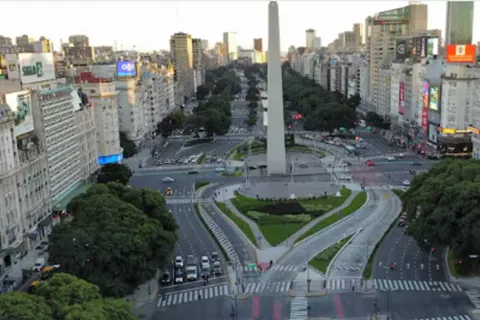 Paro general: a qué hora vuelven a funcionar los colectivos, trenes y subtes El paro afecta a unos 6.593.000 usuarios del transporte público. A continuación, cuándo se reanudan los servicios.