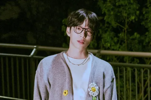 Quién es Kwon Jung Yeol, el cantante detrás de las bandas de sonido de los K-dramas más populares Kwon Jung Yeol es un cantante conocido como 10CM.
