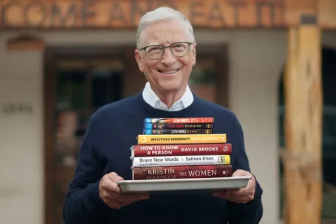 Bill Gates recomendó estos 5 libros como los ideales para leer este 2024.