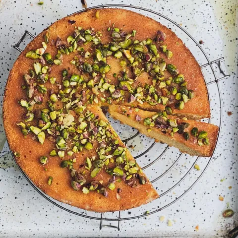 ¿Probaste sumar la polenta a tus recetas dulces? Esta receta de Juli Oriolo te va a encantar.