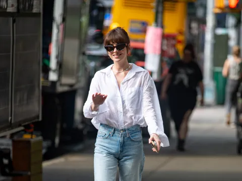 Alerta tendencia: Dakota Johnson tiene la dupla perfecta para esta temporada Dakota Johnson nos da clases de estilo a la hora de llevar los jeans tendencia del momento.
