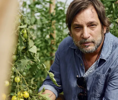 Armó una huerta agroecológica y provee a los mejores chefs Luciano Kunis.
