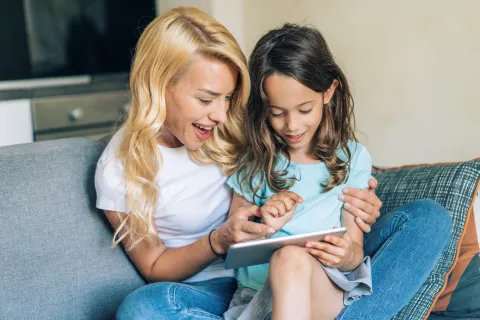 Por qué es mejor pensar dos veces antes de publicar en Internet las fotos de los hijos El control de nuestra información en las redes sociales continúa siendo un problema para las grandes plataformas