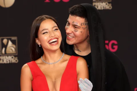 Emilia Mernes y Duki: por qué crecieron los rumores de infidelidad Emilia Mernes y Duki en Premio Lo Nuestro a la Música Latina, en 2022.