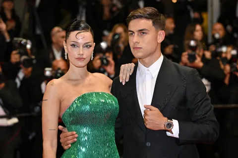 Paulo Dybala: qué dice el impactante tatuaje que se hizo en honor a Oriana Sabatini Oriana Sabatini y Paulo Dybala en el Festival de Cannes 2024.