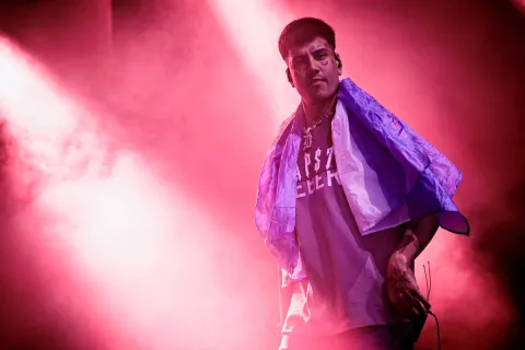 Duki frenó su show en Italia luego de advertir un episodio de violencia en el público Duki continúa su gira por Europa. En su pasó por Italia paró su show por un episodio de violencia.