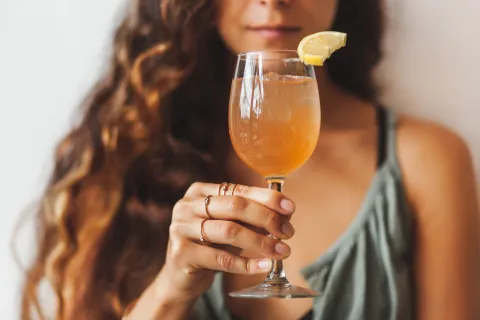 Té de kombucha en lata: 5 opciones para tomar la bebida tendencia kombucha-abre.jpg