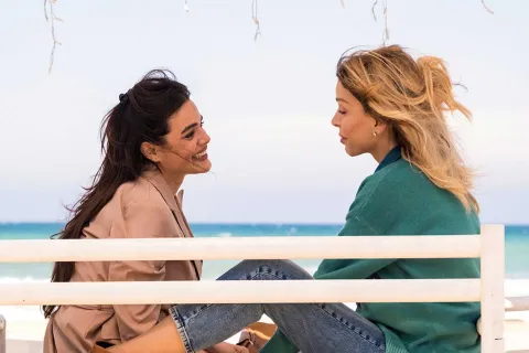 Netflix: cuál es la serie italiana que es furor en este momento Se trata de una de las series del momento. Emotiva y de pocos capítulos. Esta propuesta de Netflix ya se posiciona como la elegida por los usuarios de la plataforma y cosechas grandes criticas.