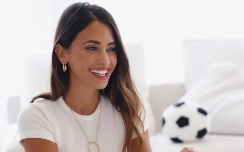 Antonela Roccuzzo luce un look cancherísimo y con la prenda más trendy en la Copa América Antonela Roccuzzo en su cuenta de Instagram.