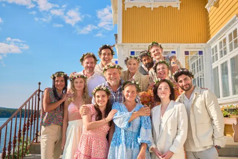 6 series con episodios de 30 minutos que están disponibles en Netflix Midsummer Night, la serie noruega que es tendencia y tiene solo 5 episodios.