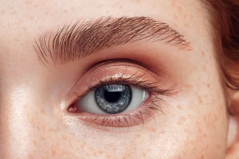 Lifting de pestañas: qué es y todo lo que tenés que saber sobre esta técnica beauty Ojo con lifting de pestañas.