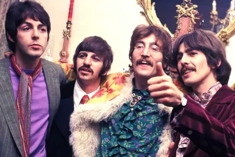 Quiénes serán los actores que interpretarán a los Beatles en la película sobre su vida Las biopics están en pleno auge en los últimos años. Por eso, se viene una de las películas más esperadas, en este caos, conatrá la vida y aobra del músico, ex integrante de los Beatles.