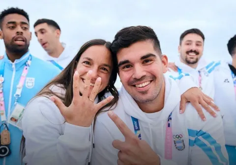 Historia de amor en los Juegos Olímpicos: dos deportistas argentinos se comprometieron en París La historia de amor de Pablo Simonet y Pilar Campoy.