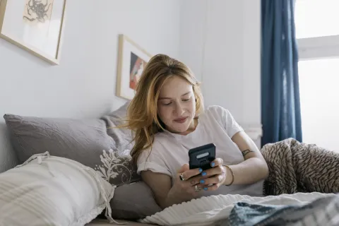 Cambios en Bumble: la app de citas permite denunciar perfiles generados por IA App de citas: más cuidados para protegernos de los engaños de la inteligencia artificial.