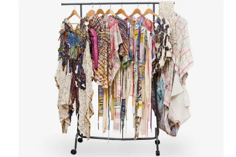 El arte está de moda (y viceversa): 5 muestras imperdibles que lo demuestran El diálogo entre el diseño de indumentaria y el arte se plasma en obras textiles de distintos estilos