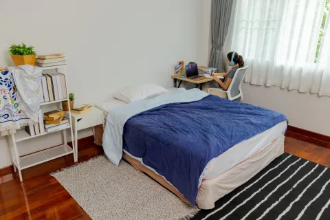 Dormir bien empieza por un dormitorio ordenado: 5 ideas para organizar espacios pequeños dormitorio-deco-1.jpg
