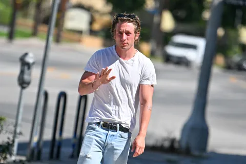 Los trucos de estilismo que impone Jeremy Allen White, la estrella de The Bear Imagen de Jeremy Allen White.