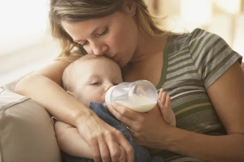 ¿Cómo preparar leche de fórmula para tu bebé? ¿Cómo preparar leche de formula de forma segura para tu bebé?