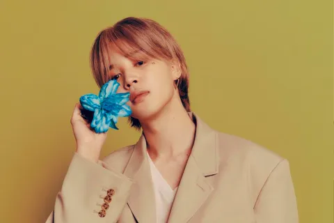 Jimin de BTS estrenó su nuevo álbum MUSE junto con el video de la canción Who Foto del nuevo álbum de Jimin de BTS.