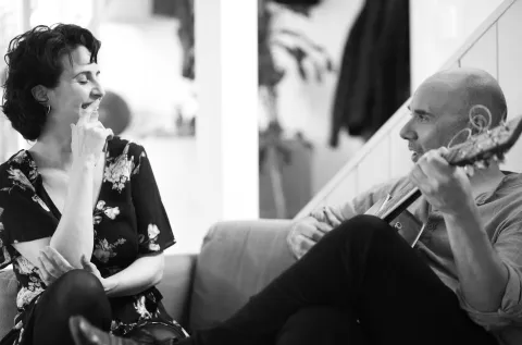 Julieta Díaz se luce en su faceta musical junto a Diego Presa: "Cantar es un proceso muy personal" Julieta Díaz y Diego Presa.