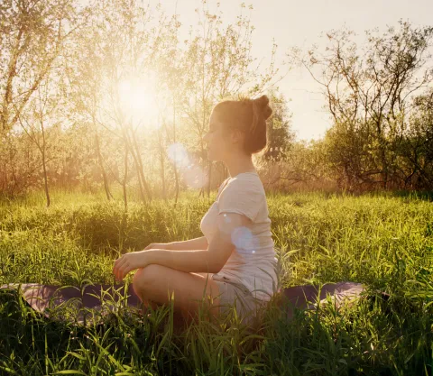 3 rituales para hacer durante la alineación de planetas Meditar: un modo de recuperar la propia voz.