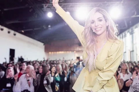 Agos Bisio, creadora de Proyecto Sirenas: "Soy una defensora de la fuerza femenina, somos increíbles cuando estamos juntas" Agos Bisio, creadora de Proyecto Sirenas, una comunidad de mujeres que crece.
