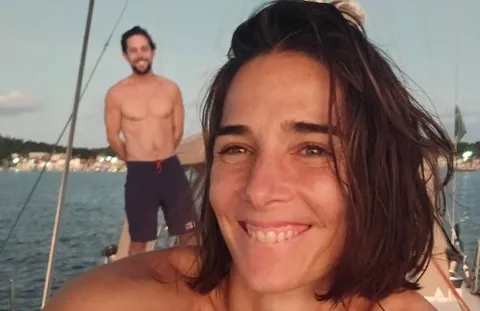 Juana Viale y Yago Lange: las mejores fotos de un nuevo y romántico viaje lleno de aventuras Juana Viale y Yago Lange en la playa.