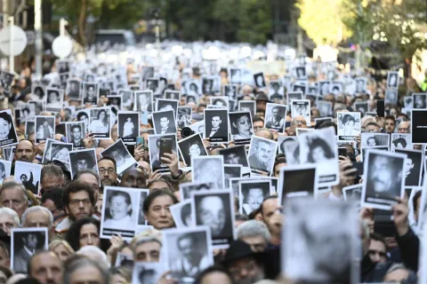 A 30 años del atentado, la AMIA recordó el 18 de julio de 1994 con emotivas historias Acto en conmemoración por los 30 años del atentado a la AMIA.
