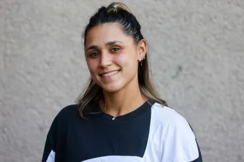 La emotiva historia de la defensora de Las Leonas Agus Gorzelany: ¿qué hay detrás del número de su camiseta? Agustina Gorzelany es la número 3 en Las Leonas; comparte el mismo número que portó su padre en la Guerra de Malvinas.