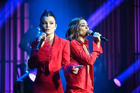 Agustina Cherri y su hija Muna Pauls arrasan en el Cris Morena Day: looks combinados y canciones Muna Pauls y Agustina Cherri en el Cris Morena Day.