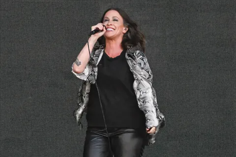 ¿Viene Alanis Morissette a Lollapalooza Argentina? Lo que se sabe hasta ahora Foto de un show de Alanis Morissette en Boston.